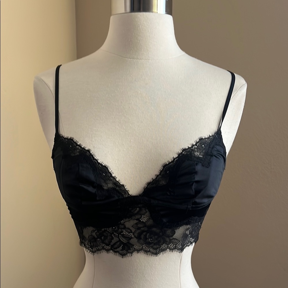 Victoria’s Secret Elegant Black Lace Bralette